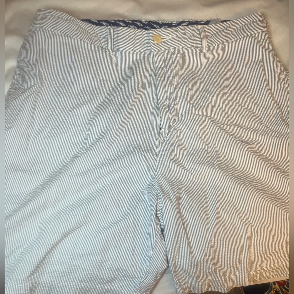 Vineyard Vines shorts size 34